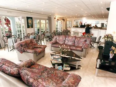 Athina Hotell Karavomylos