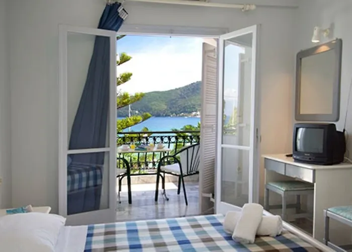 Athina Hotel Karavomylos