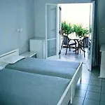 فندق Athina كارافوميلوس