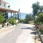 Athina فندق