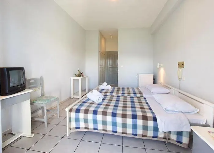 Athina Hotel Karavomylos